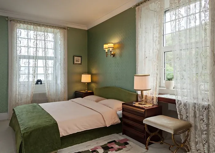 Glanleam House Knights Town